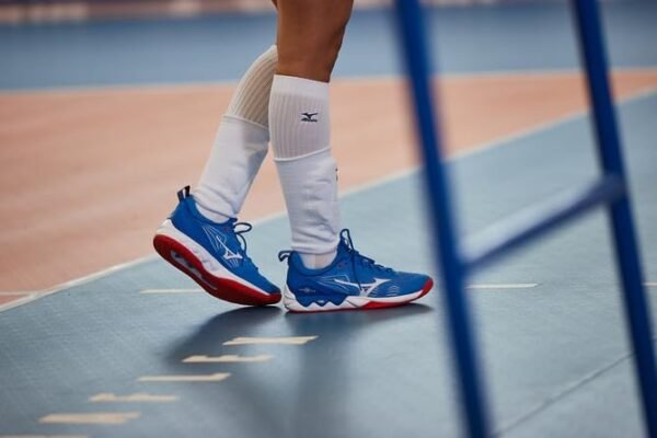 Mizuno Womens Wave Luminous 2 Wave Luminous Women's Volleyball Shoe 11 - Image 8
